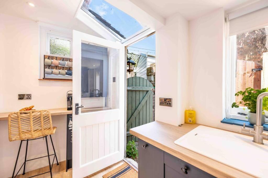 The Lymington Sailor'S Cottage Extérieur photo