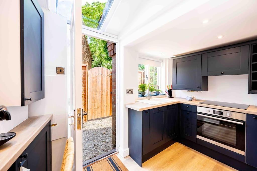 The Lymington Sailor'S Cottage Extérieur photo